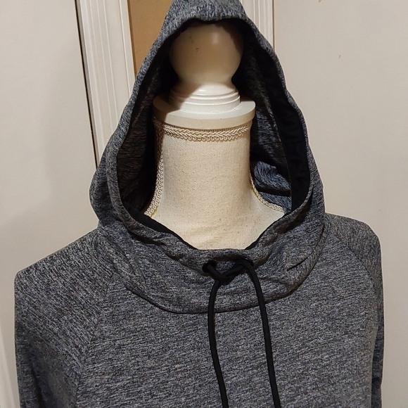 🌺 Like New Athleta Lightweight Hoodie/Running Shirt - Picture 2 of 12